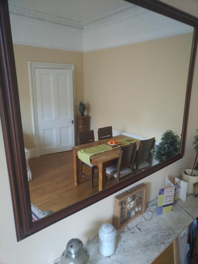 Luxury Holland Park, Sleeps 2, Free S'Fast Wifi Appartement Londen Buitenkant foto