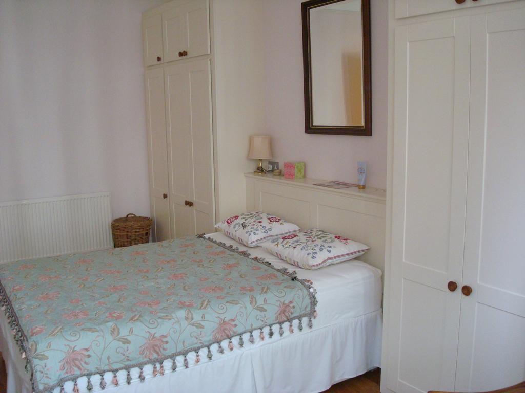 Luxury Holland Park, Sleeps 2, Free S'Fast Wifi Appartement Londen Buitenkant foto