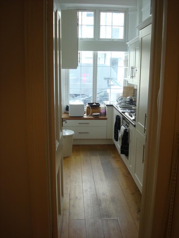 Luxury Holland Park, Sleeps 2, Free S'Fast Wifi Appartement Londen Buitenkant foto