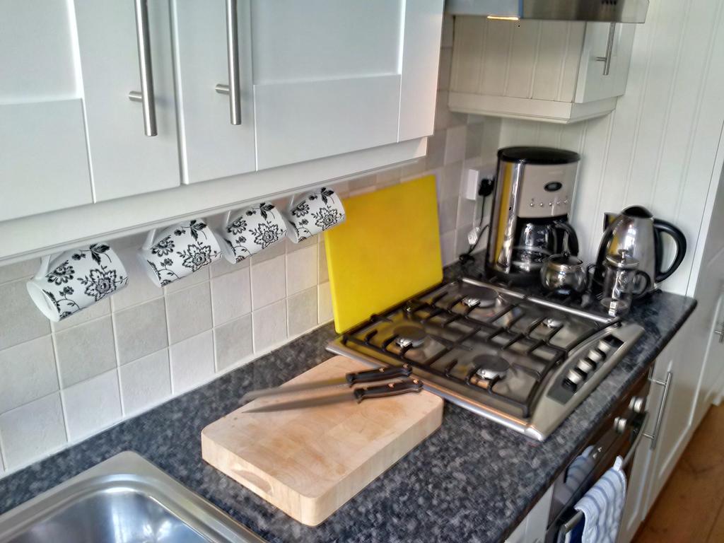 Luxury Holland Park, Sleeps 2, Free S'Fast Wifi Appartement Londen Buitenkant foto
