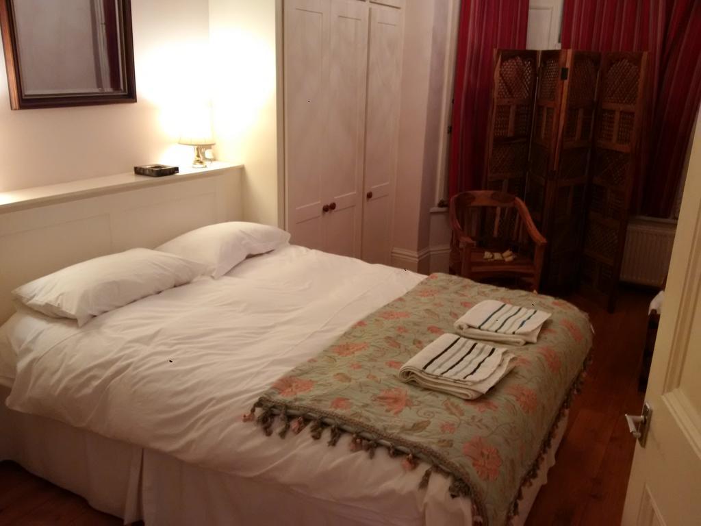 Luxury Holland Park, Sleeps 2, Free S'Fast Wifi Appartement Londen Buitenkant foto